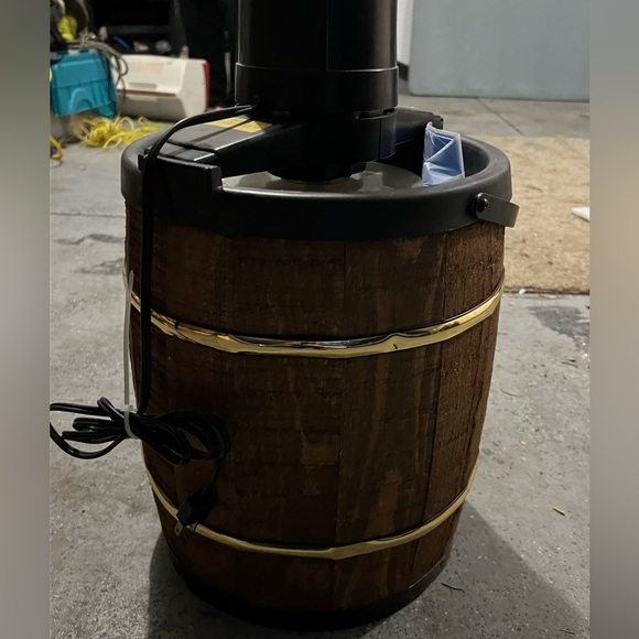 Vintage 6qt Ice Cream Freezer - Picture 2 of 3